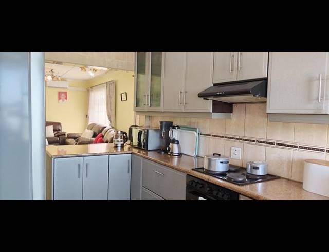 5 BEDROOM HOUSE FOR SALE IN NEWLANDS WEST